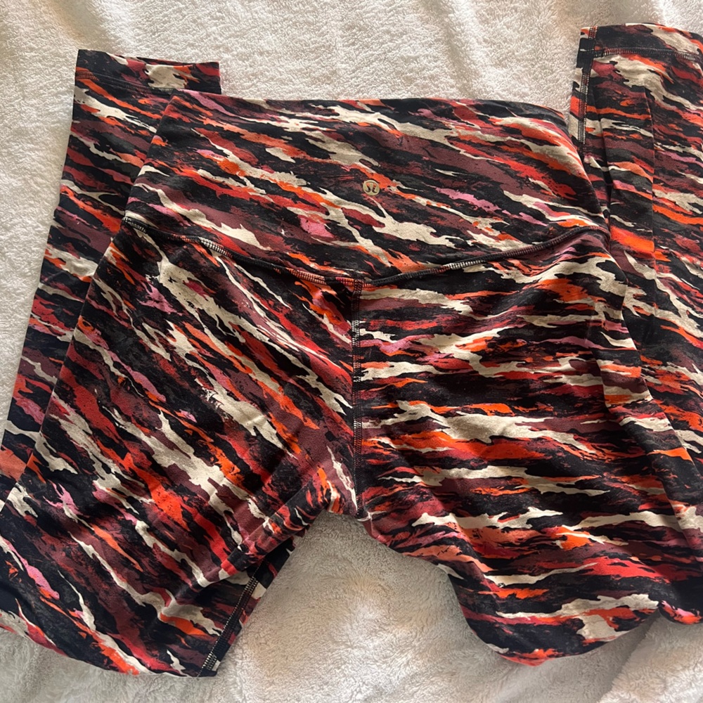 GUC Lululemon Tiger Stripe Align
